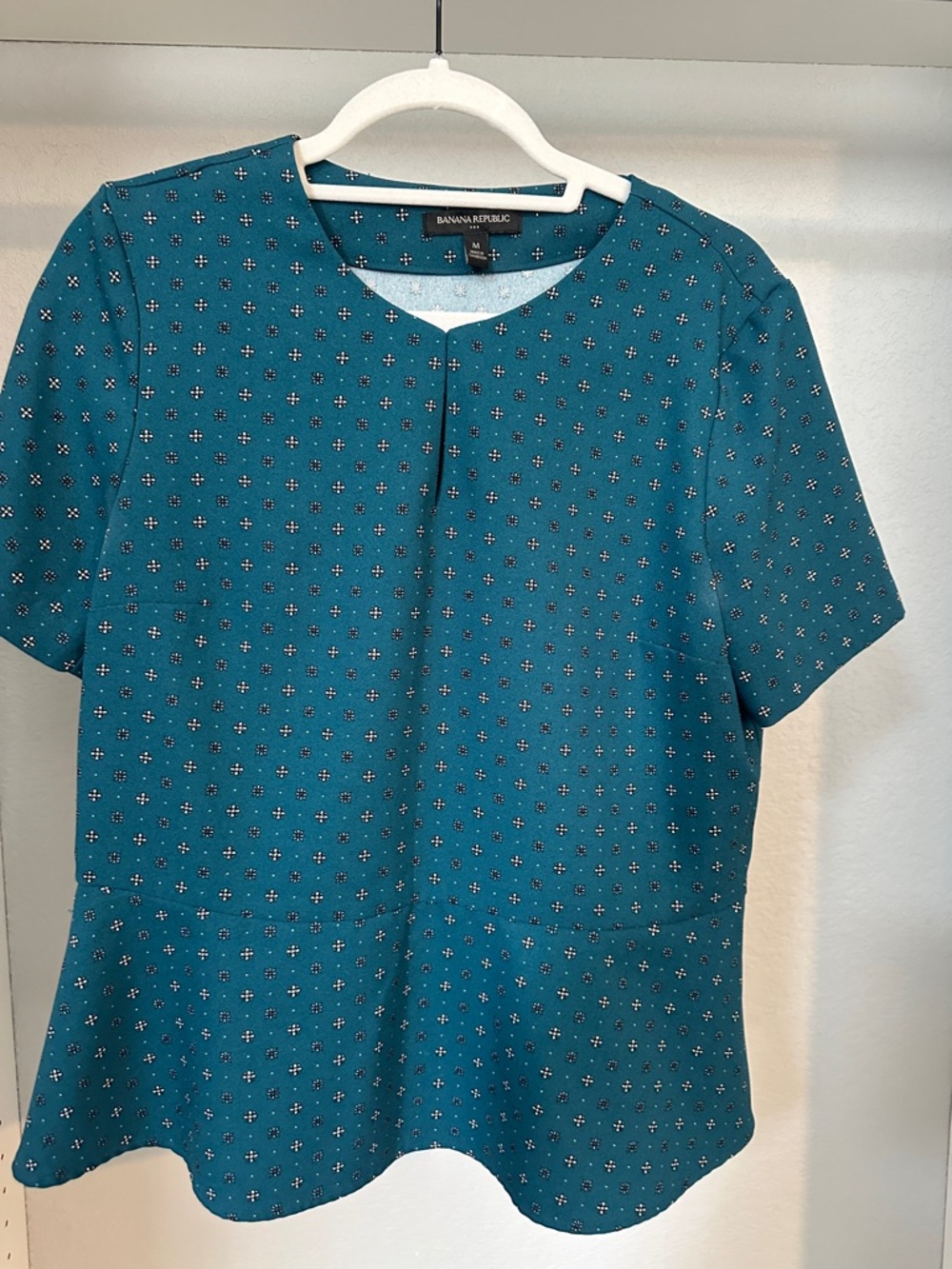 Banana Republic Teal Short-Sleeve Peplum Blouse with Micro Geometric Print